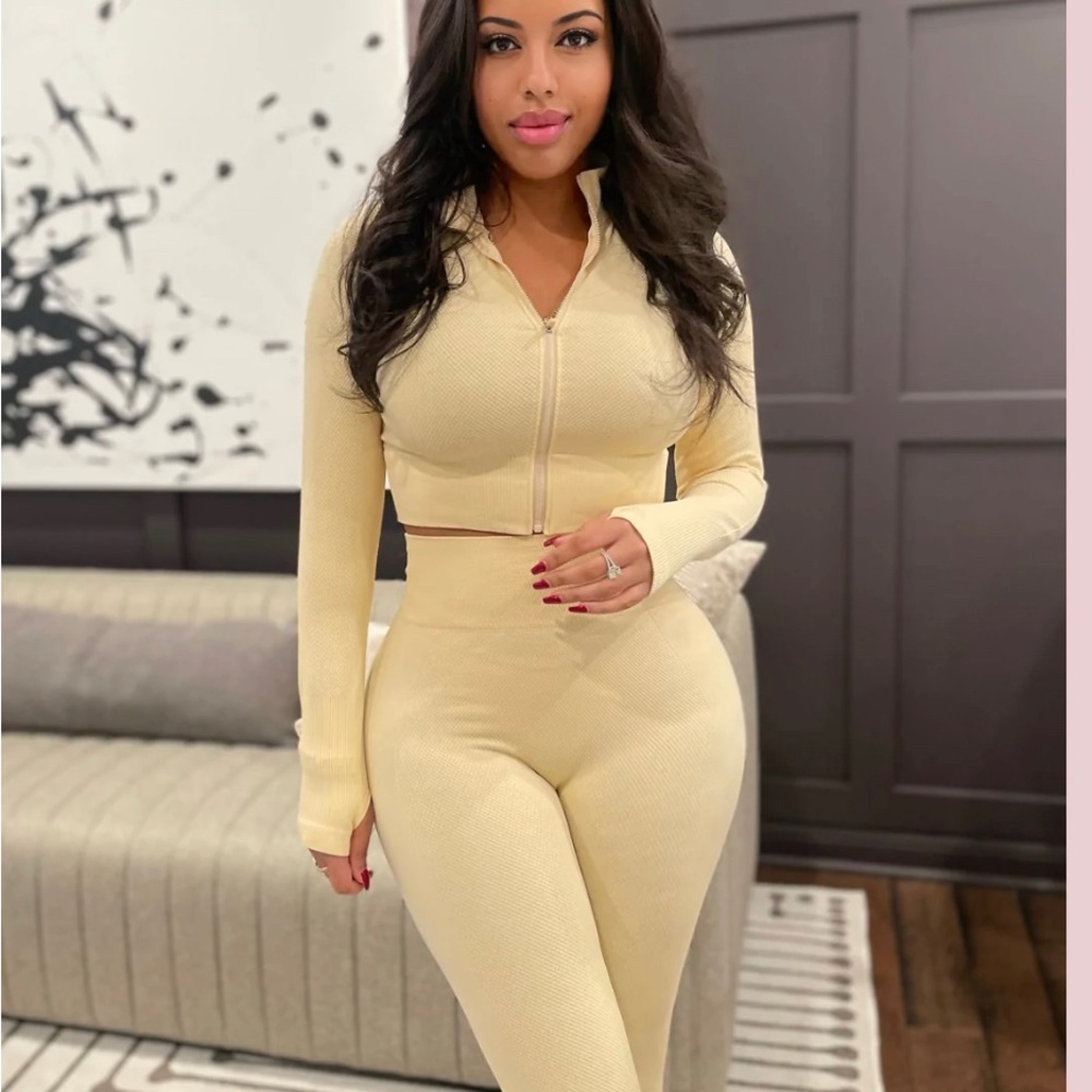 Stretchy legging two piece set - Picture 3 of 4